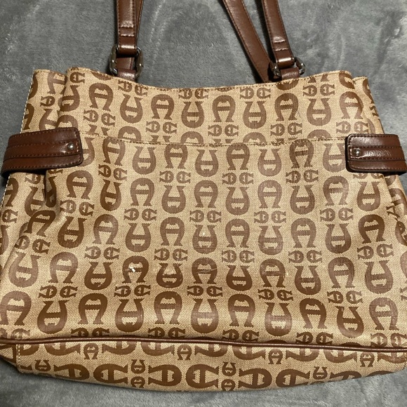 Etienne Aigner  Leather Purse Compartments Plenty - Picture 13 of 16